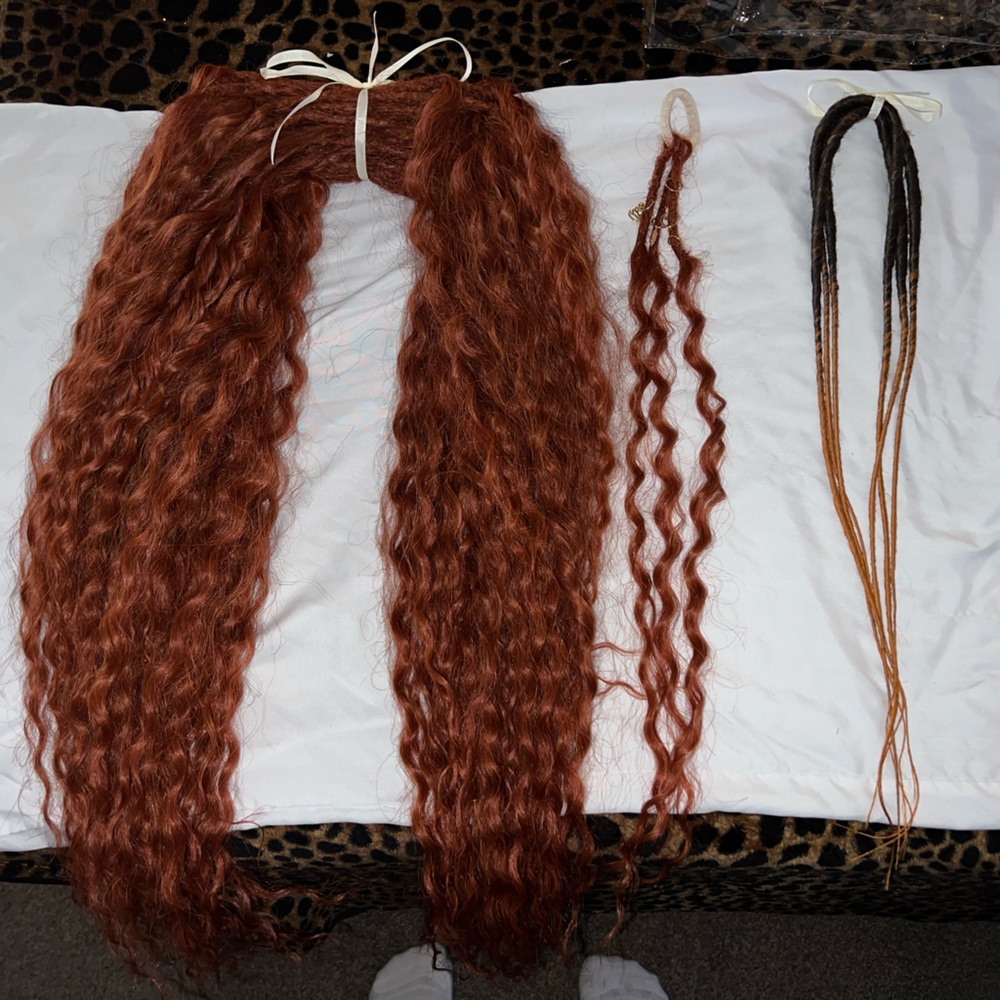 Synthetic wavy dreads